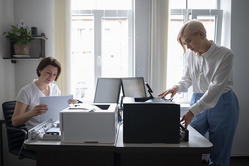 Refurbished vs Used Office Desks: What’s the Difference?